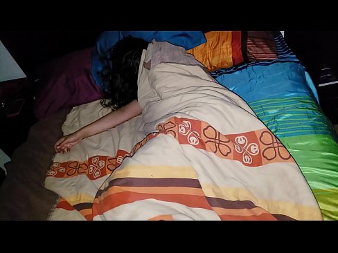 ❤️ Styvbarn som skäller ut sin unga styvmor medan hon sover. Sexvideo at porn sv.superpornpics.ru ﹏